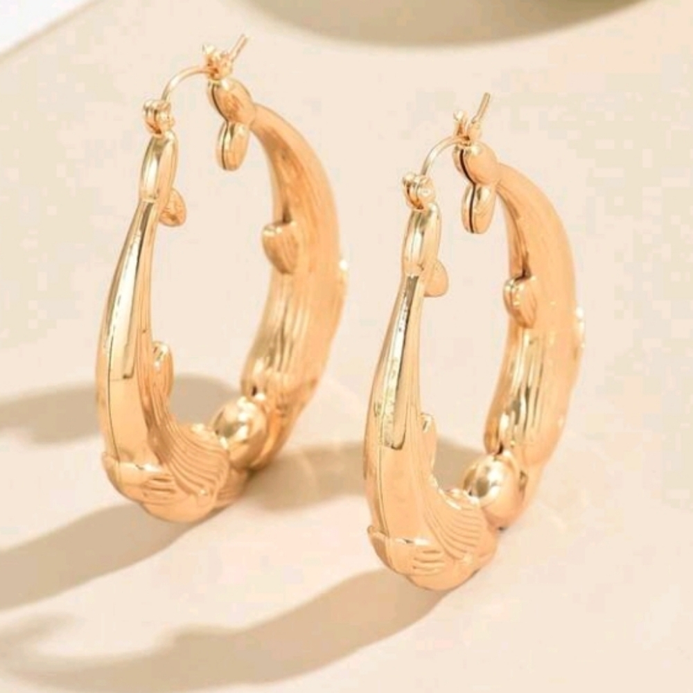 NEW!! 14K Gold Plated Vintage Retro Dolphin Kissing Hoop Earrings - Picture 3 of 4